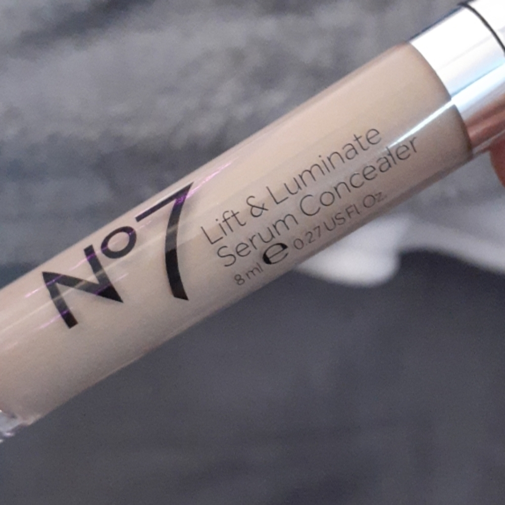 No7 lift n luminate serum concealer